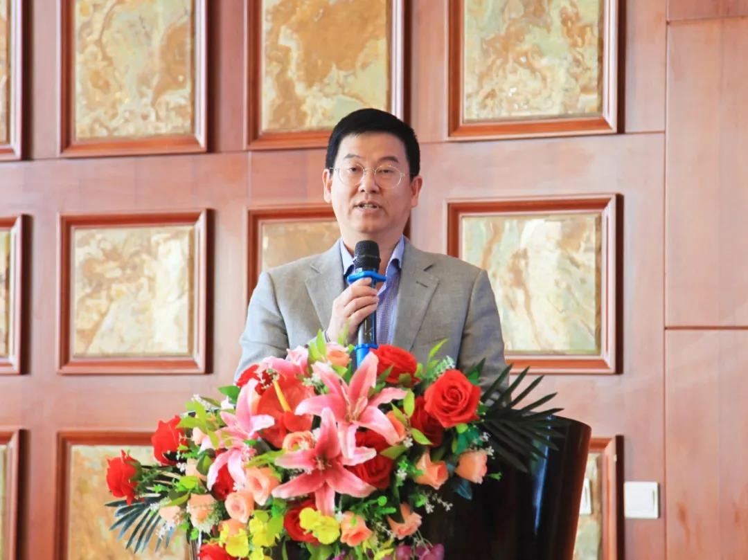 来自上海对外经贸大学的张鸿教授作了题为《2021年宏观经济形势分析