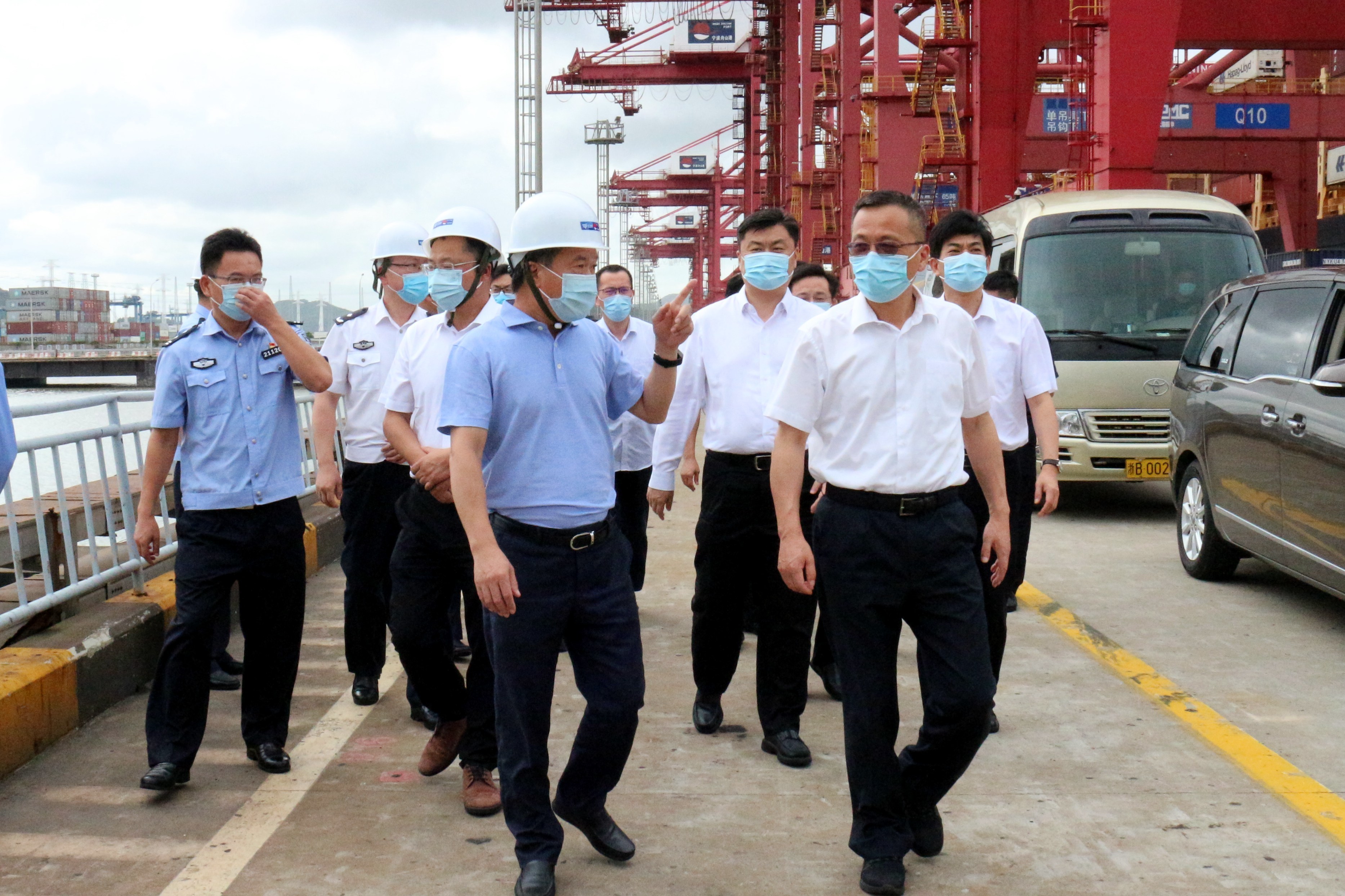 区委副书记,代区长王程,市公安局副局长叶警青,副区长管海旻参加检查.