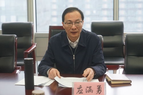 局党组书记,局长孙义为和调研组一同参观保密专题宣传展板