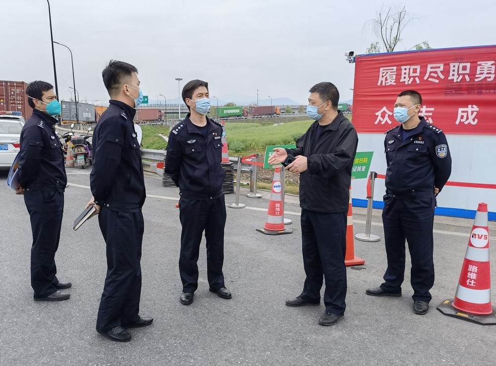 宋寅寨检查指导暖心服务点工作