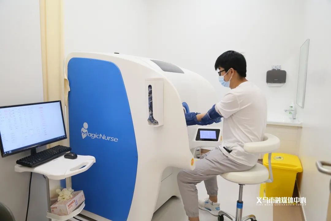 健康福田高科技全省首台全自动采血机器人在浙大四院投用