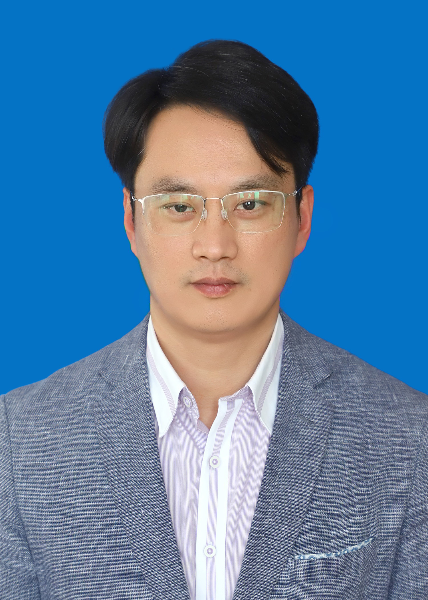 黄坤,男,汉族,1977年2月出生,浙江义乌人,本科江汉石油学院计算机应用