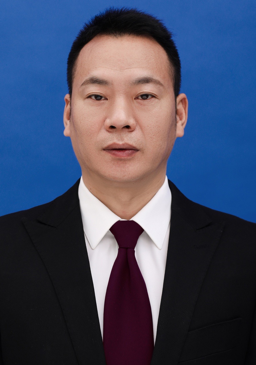 曾任金东区委党员电教中心主任,金东区多湖街道党委委员,纪委书记