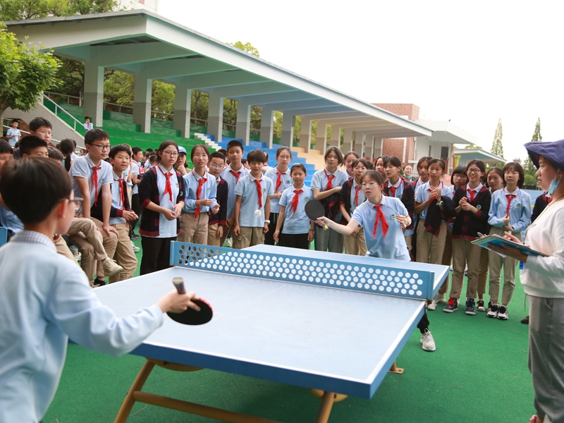 东阳市外国语小学趣味运动会撬动激情与健康