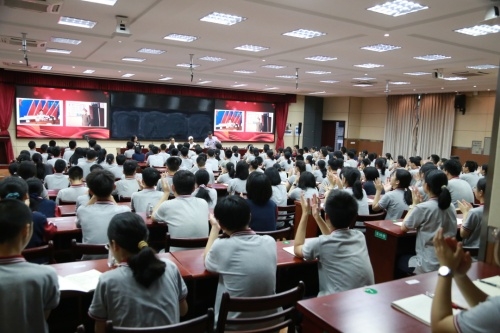 张天中,67岁,浙江东阳人,中国长城书法家协会会员.