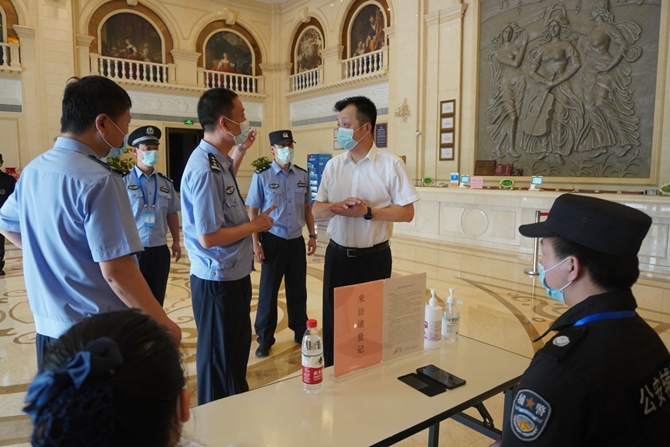 宣业靖到集士港检查集中隔离点管控工作