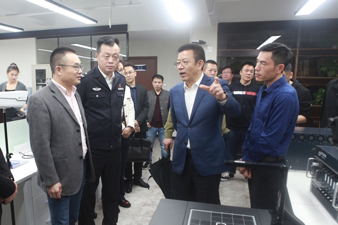 无锡市公安局新吴分局考察团来我局考察工作