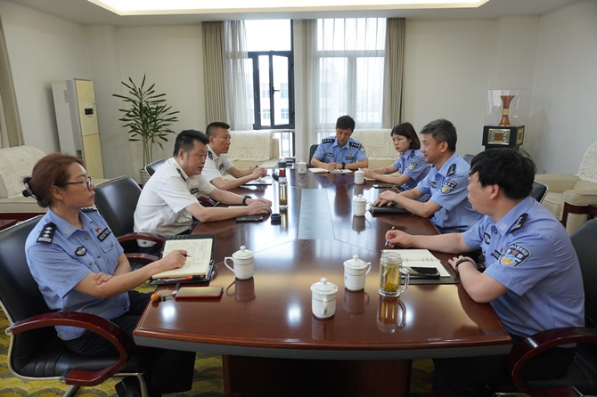 宣业靖到海曙交警大队调研指导工作