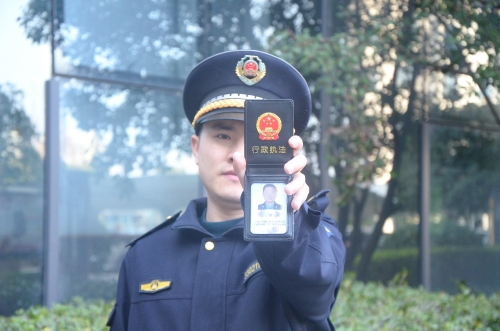 新旧证件对比发现,证件名称,证件编号,发证机关,二维码完全相同,唯一