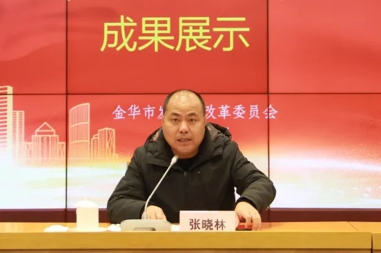 张晓林强调,课题研究是发改干部的看家本领,希望全体干部今后要勇于