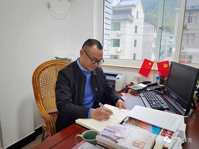 淤上乡党委书记叶昌平一起来听听淤上乡干部群众的"2022关键词".