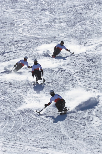 第八届中国残疾人冰雪运动季大众滑雪项目推广活动在张家口冬残奥村