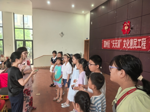 2025。7。9祖孙共赏非遗韵 假日课堂传文脉2.jpg