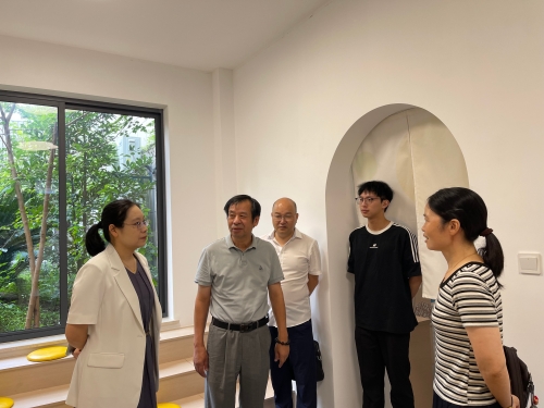 2025。7。23鄞州区关工委副主任周义定一行赴东柳街道华光城社区假日学校开展慰问活动.JPG